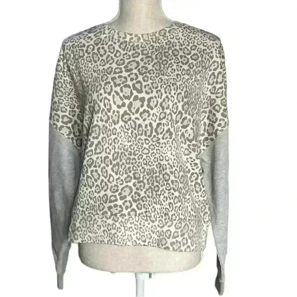 Rails Alice Leopard Print Cotton Blend Top in Mixed Grey Cheetah Size Large NWT - Picture 5 of 10